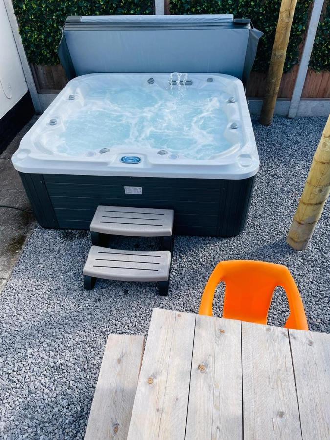 Stylish Hot Tub House With Free Parking! Villa York Luaran gambar